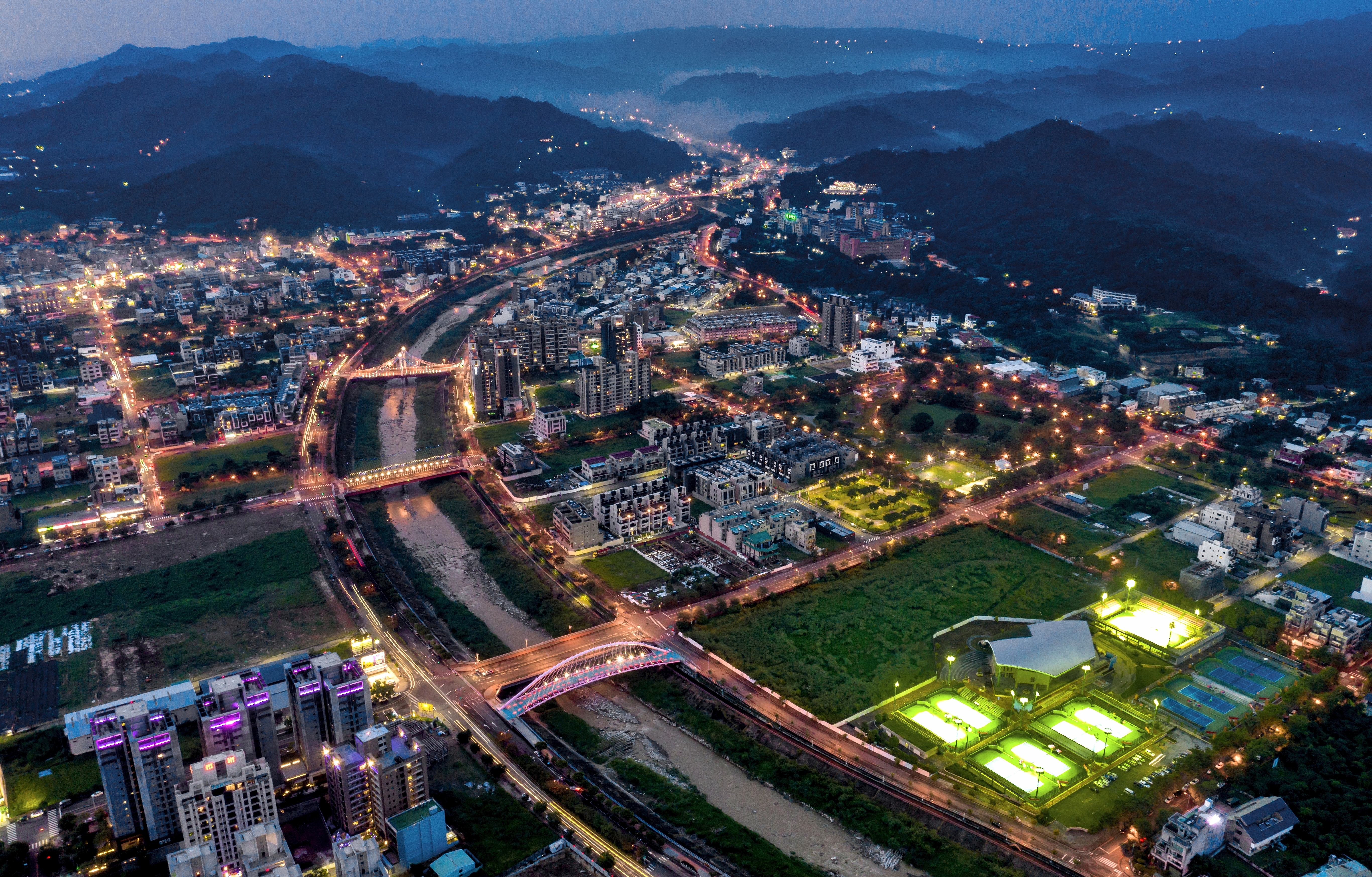 四月泊樂空拍夜景