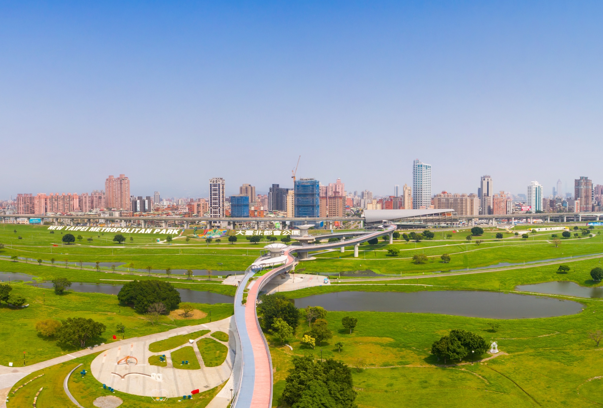 年紀青台北橋頭公園
