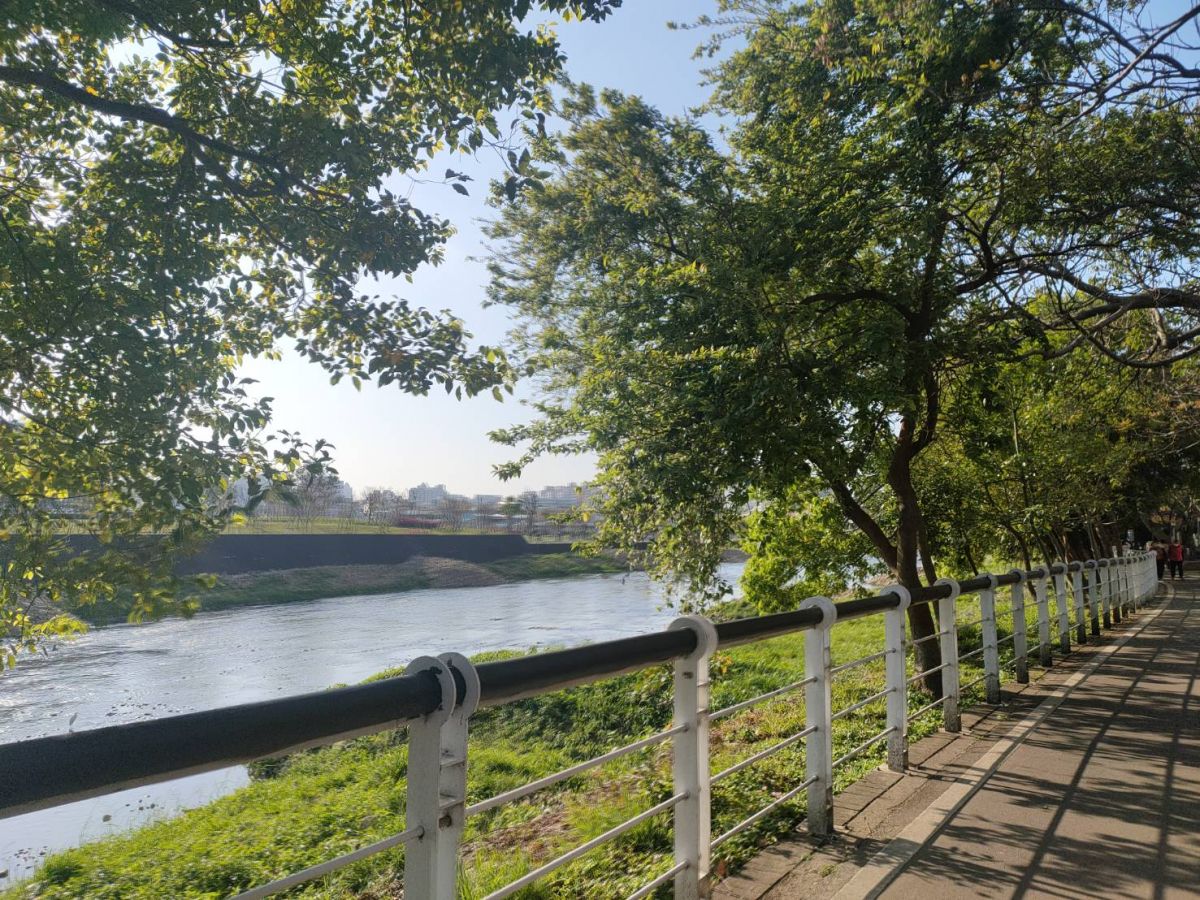 周邊設施-河岸與河濱公園